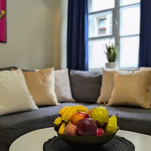 bella-luna-luxury-suites-spacious-1br-in-old-town.warsawhotelspoland.com/